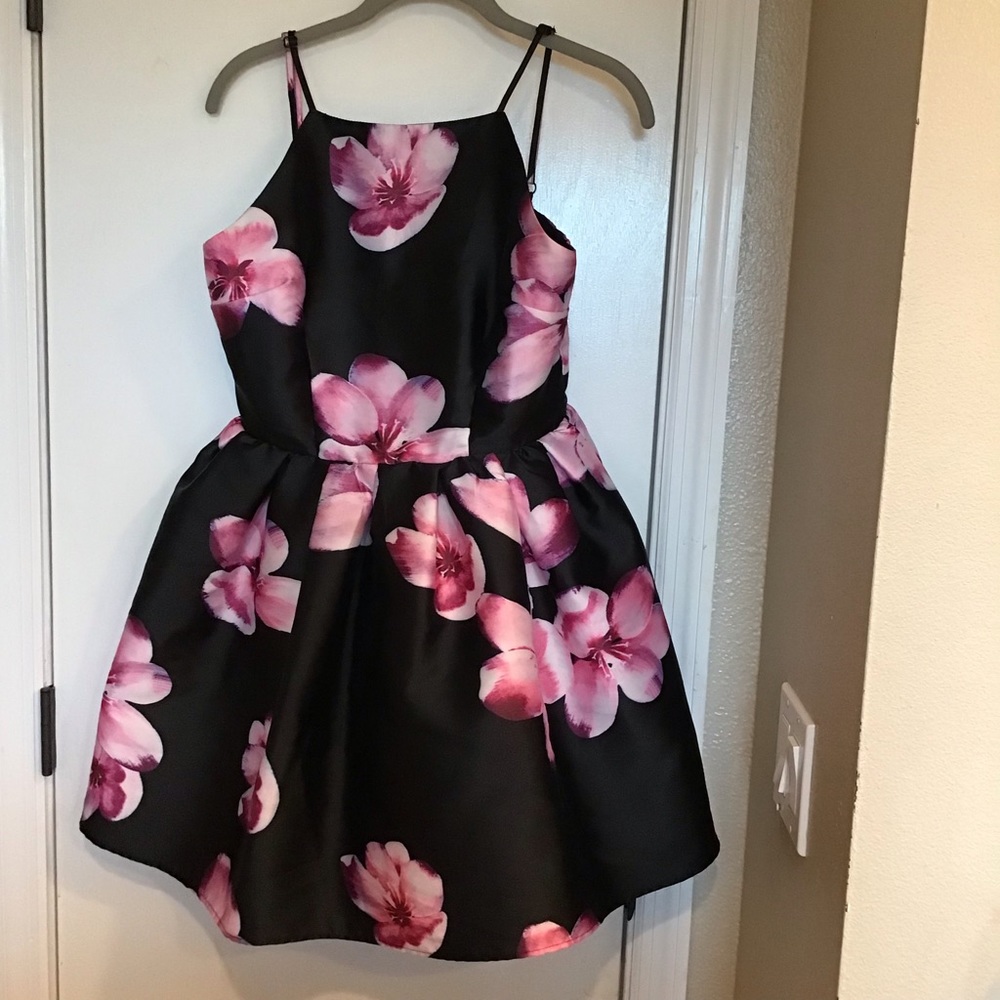 Gorgeous Windsor dress black with pink flowers